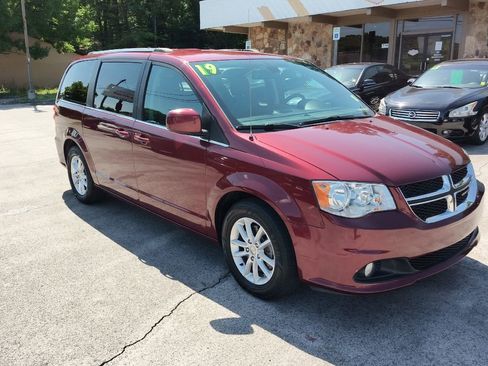 Used 2019 Dodge Grand Caravan SXT image 7