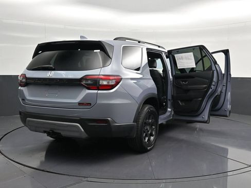 Used 2023 Honda Pilot TrailSport image 38