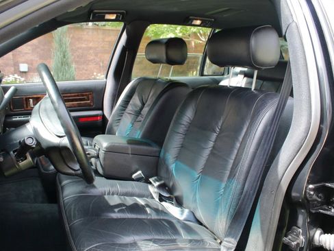Used 1996 Cadillac Fleetwood Brougham RWD image 8