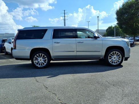 Used 2016 Cadillac Escalade ESV Premium AWD/4WD image 10