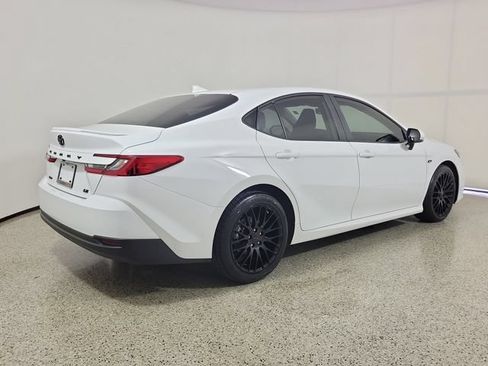 Used 2025 Toyota Camry LE w/ Convenience Package FWD image 5