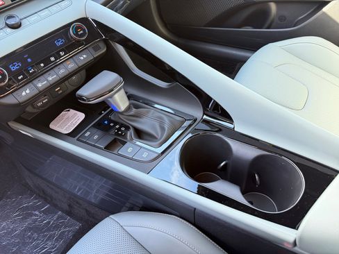 New 2026 Hyundai Elantra Limited FWD image 13