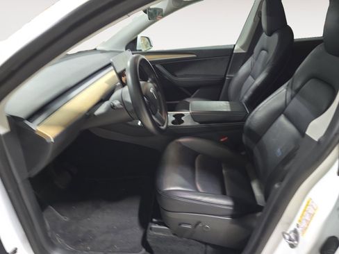 Used 2022 Tesla Model Y Long Range image 4