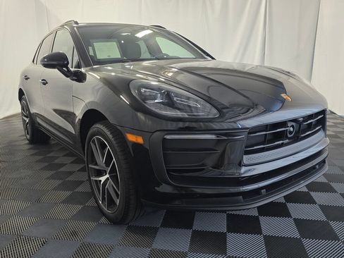 Certified 2026 Porsche Macan AWD/4WD image 9