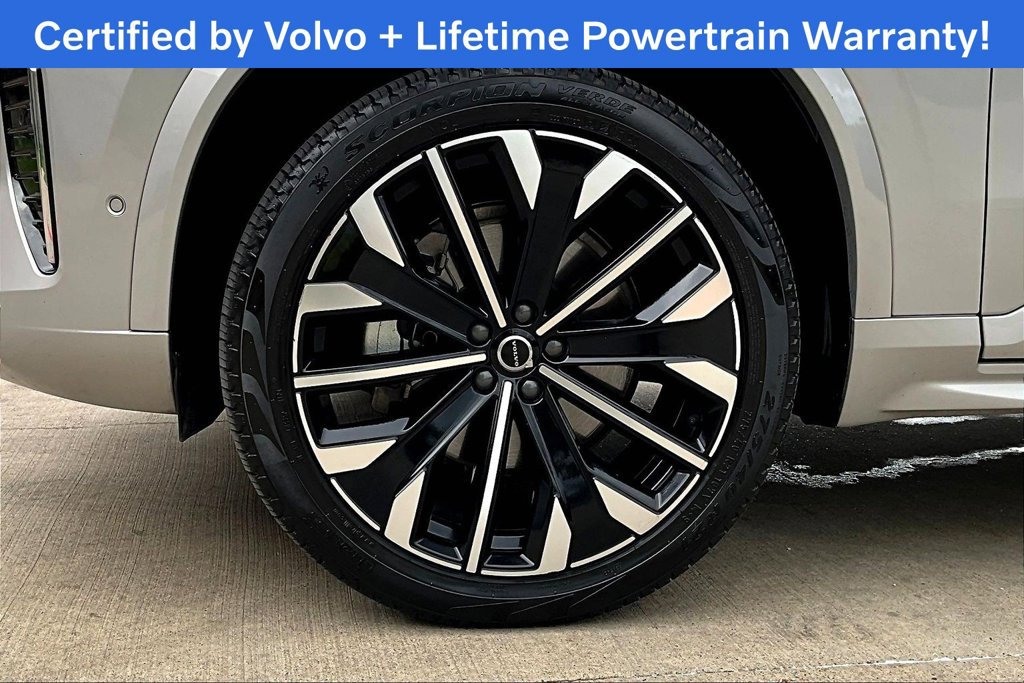 Used 2025 Volvo XC90 B6 Plus AWD/4WD image 11
