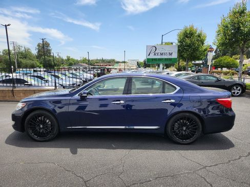 Used 2010 Lexus LS 460 RWD image 3