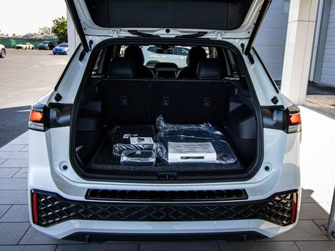 New 2026 Volkswagen Tiguan SE R-Line FWD image 22