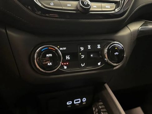 Used 2023 Chevrolet TrailBlazer LT w/ Convenience Package FWD image 15