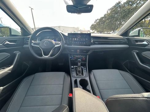 Used 2025 Volkswagen Jetta SE w/ Sunroof Package image 10