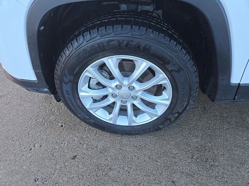 Used 2021 Jeep Cherokee Latitude image 25