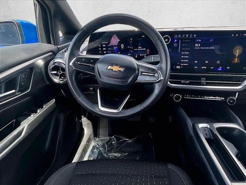 Used 2025 Chevrolet Equinox EV LT FWD image 7