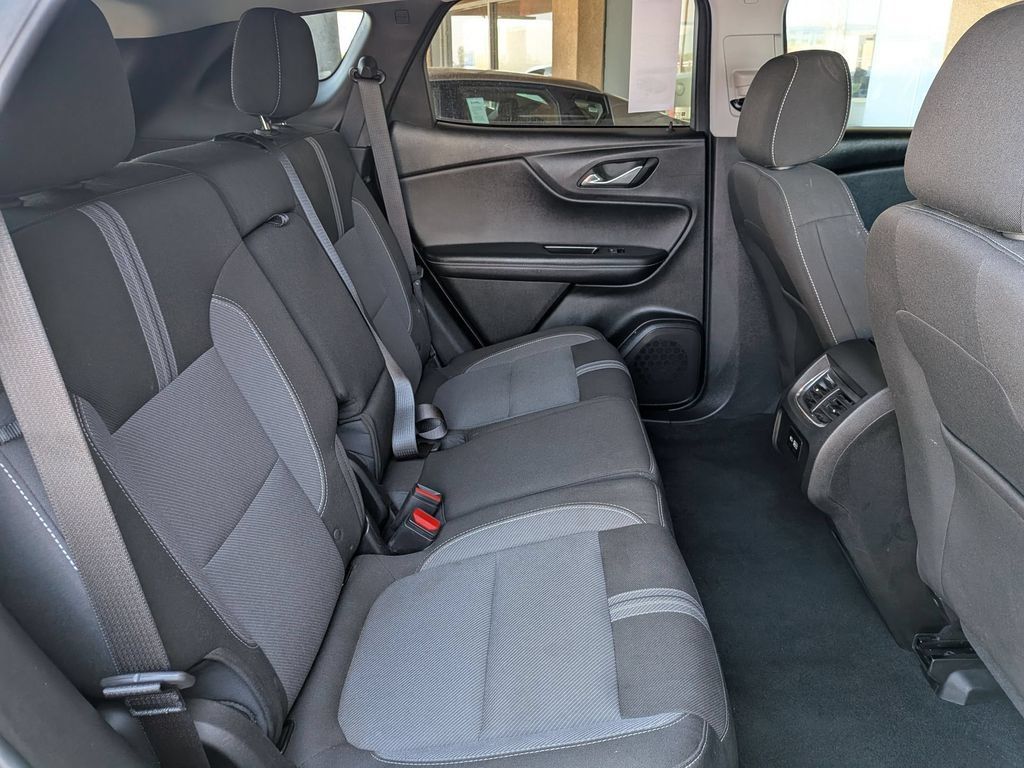 Used 2025 Chevrolet Blazer LT FWD image 29