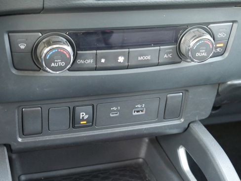 Certified 2022 Nissan Frontier SV w/ Technology Package image 11