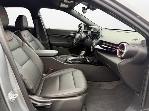 Used 2025 Chevrolet Trax RS w/ Driver Confidence Package image 15