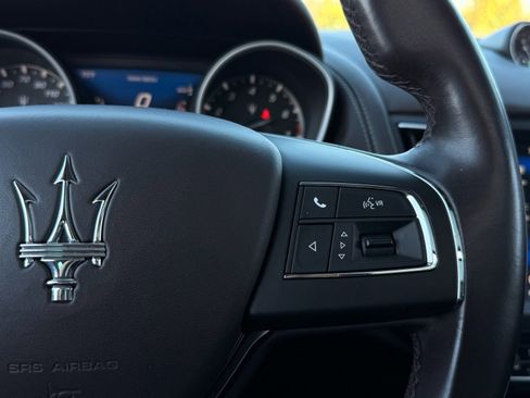 Used 2019 Maserati Levante Base image 39