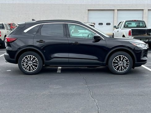 New 2024 Ford Escape SE FWD image 39