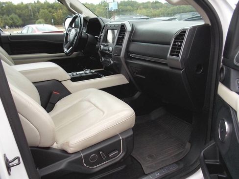 Used 2019 Ford Expedition Platinum image 16