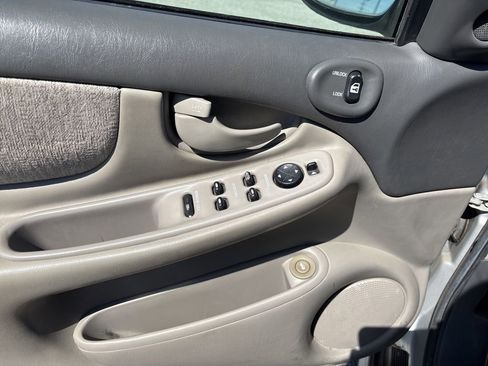 Used 2003 Oldsmobile Alero GL FWD image 25