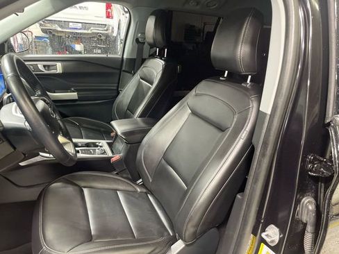 Used 2023 Ford Explorer XLT w/ Equipment Group 202A AWD/4WD image 11