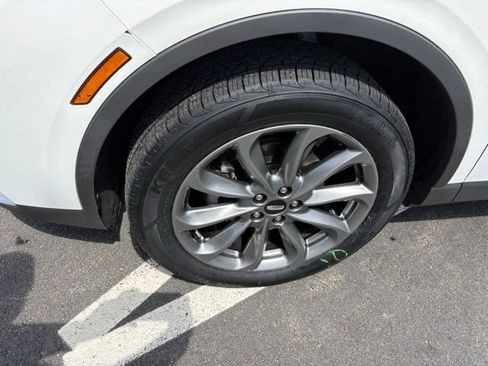 Used 2022 Lincoln Corsair AWD w/ Premium Package image 12