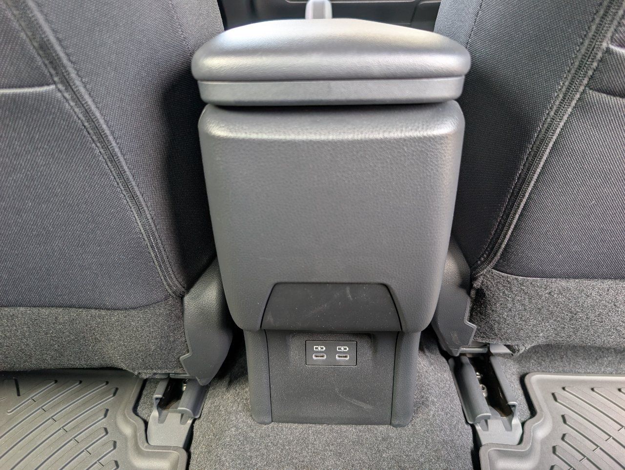 Used 2025 Toyota Prius LE FWD image 7