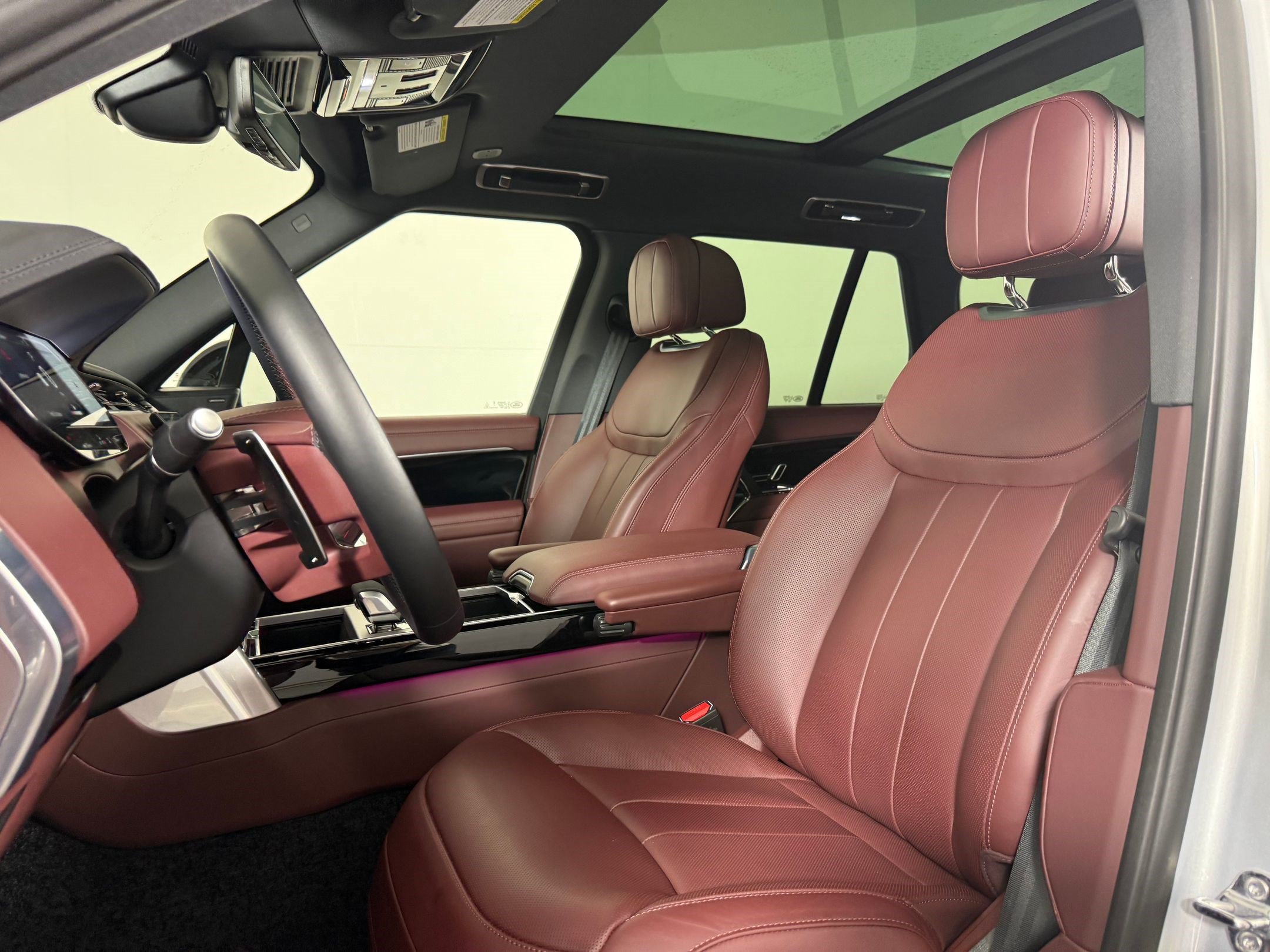Certified 2025 Land Rover Range Rover SE AWD/4WD image 4