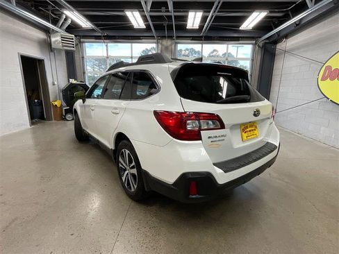 Used 2018 Subaru Outback 2.5i Limited AWD/4WD image 3