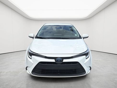 Used 2023 Toyota Corolla LE AWD/4WD image 2