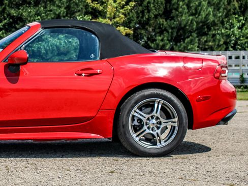 Used 2019 FIAT 124 Spider Classica RWD image 31