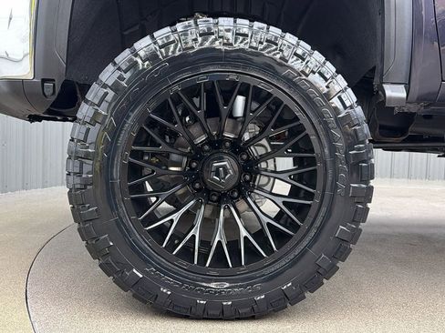 Used 2025 GMC Sierra 2500 SLE w/ SLE Value Package; image 9