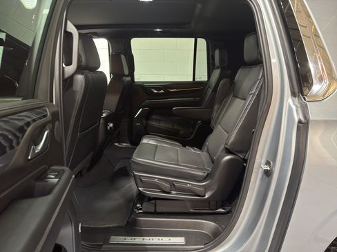 Used 2024 GMC Yukon XL Denali AWD/4WD image 13