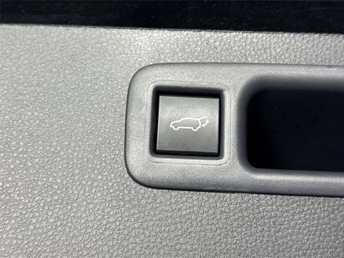 Used 2024 Toyota Highlander LE image 38