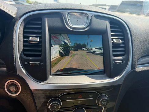 Used 2020 Chrysler 300 Touring w/ Chrome Appearance Package image 19