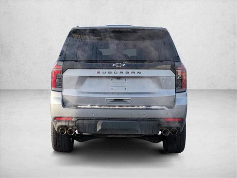 Used 2025 Chevrolet Suburban Z71 image 6