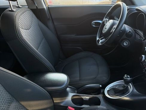 Used 2016 Kia Soul + image 10