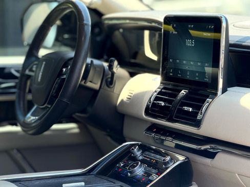 Used 2021 Lincoln Navigator Reserve image 13