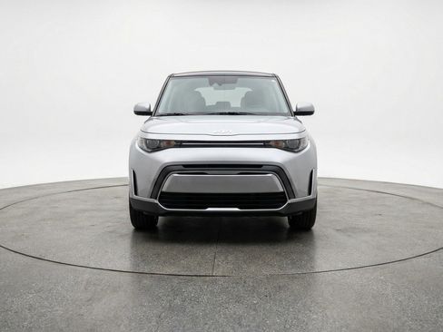 Used 2025 Kia Soul LX w/ LX Technology Package FWD image 2