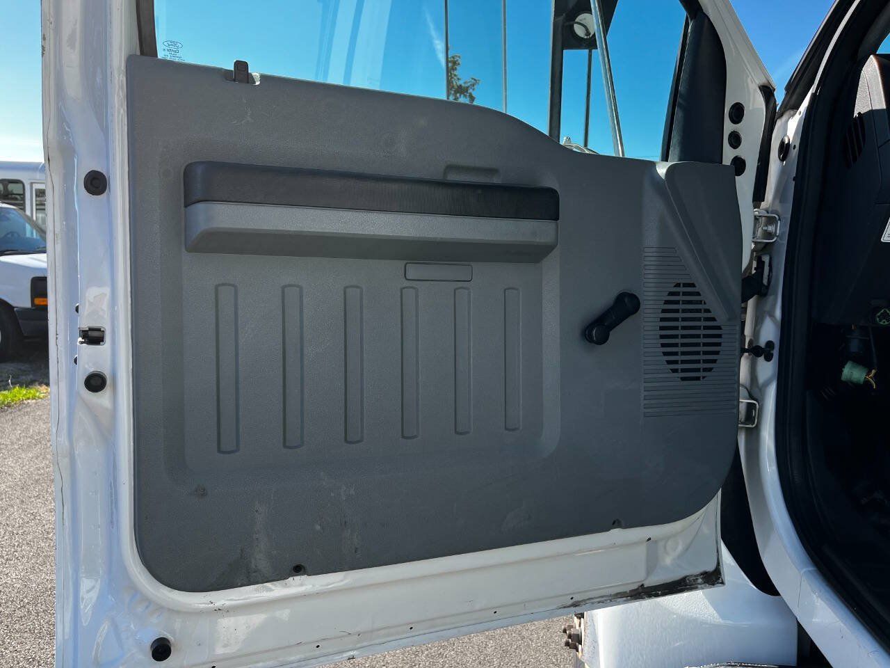 Used 2013 Ford F750 2WD Regular Cab Super Duty image 9