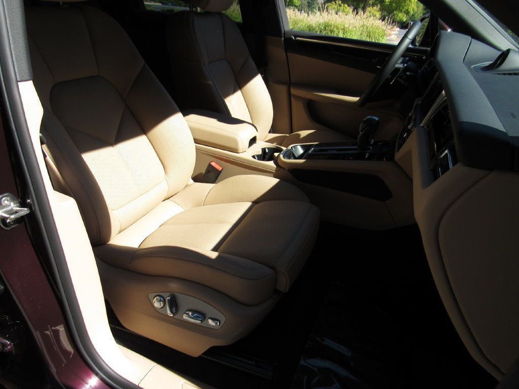 Certified 2026 Porsche Macan AWD/4WD image 21