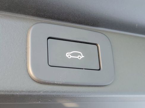 Certified 2023 Land Rover Range Rover SE image 12