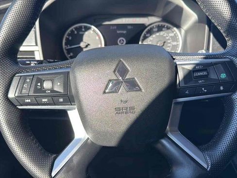 Used 2022 Mitsubishi Outlander SE image 18