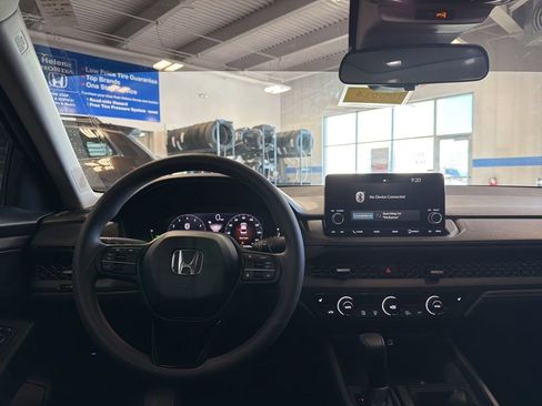 Certified 2025 Honda Accord SE image 6