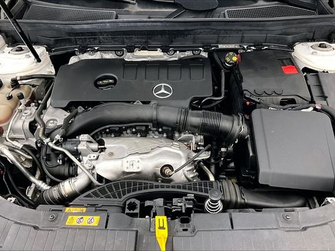 Used 2022 Mercedes-Benz GLB 250 image 9