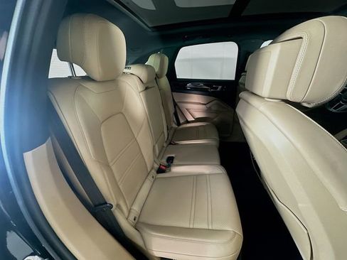 Used 2022 Porsche Cayenne AWD/4WD image 28