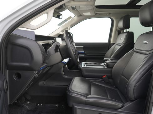 Used 2025 Ford Expedition Platinum AWD/4WD image 25