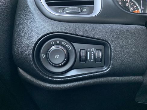 Used 2019 Jeep Renegade Latitude w/ Trailer Tow Group image 15