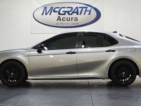 Used 2022 Toyota Camry SE image 9