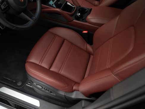Certified 2026 Porsche Cayenne S AWD/4WD image 16