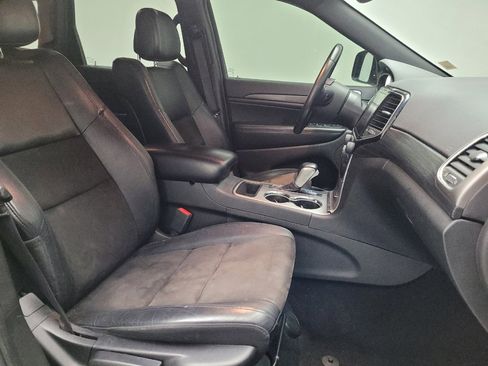 Used 2019 Jeep Grand Cherokee Laredo w/ Laredo X Package image 21