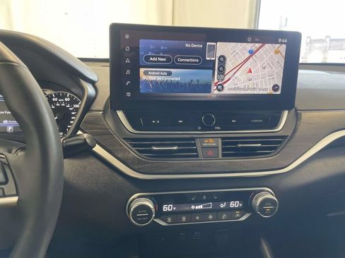 Used 2025 Nissan Altima 2.5 SL FWD image 19